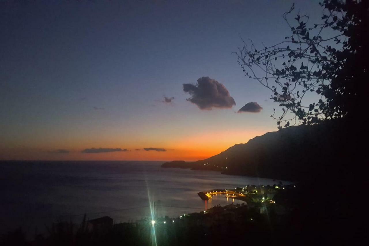 Elouthia Residence With Sea View And Hot Tub Tsoútsouros エクステリア 写真